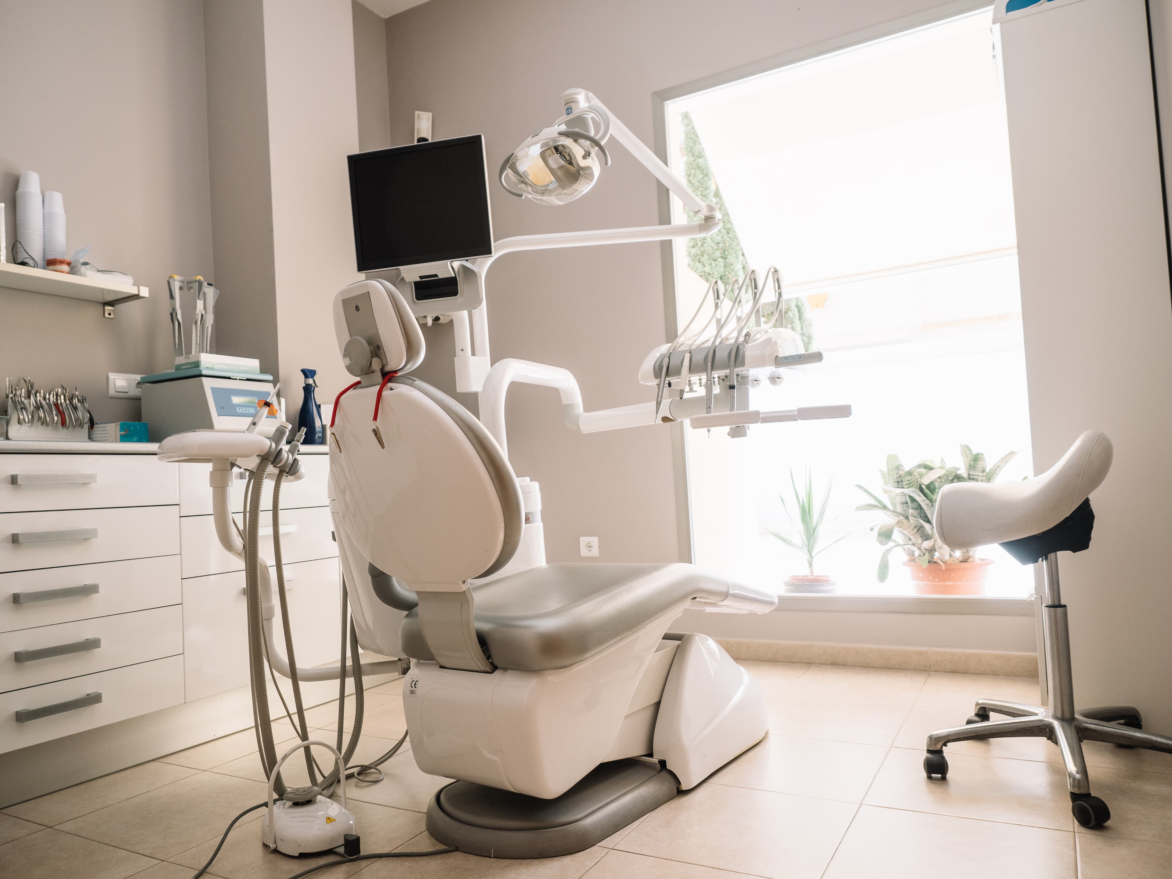 Surgical instruments and dental tools